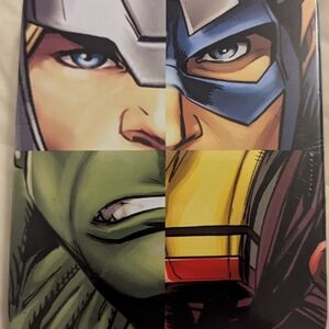 Marvel Avengers Comic Tin And Necklace